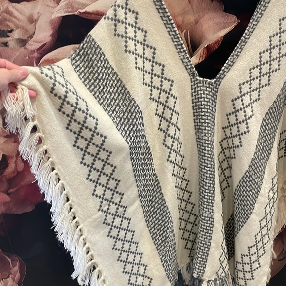 Free People poncho. One size. - Picture 2 of 3